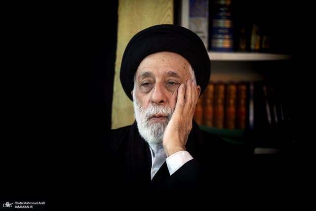 سید هادی خامنه‌ای: لازم نیست مانند امام علی نان جو بخوریم اما لازم است ریاکاری و دروغ را کنار بگذاریم/ از دردسرهای حضرت وجود خوارج بود که افراطی بودند