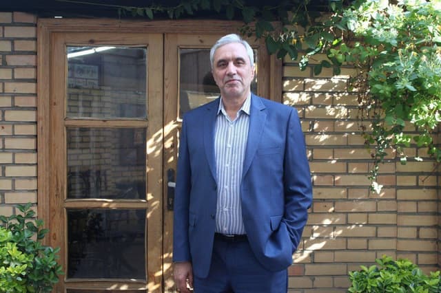 میرمحمدصادقی: تندروی‌ها گاهی بیشتر به ضرر منافع ملی تمام می‌شود/ باید از مخالفان مذاکره خواسته شود به جای مخالفت، راهکار مشخص و عملی ارائه کنند