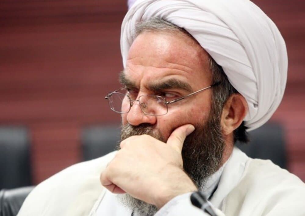 انتقاد غرویان از برخی سیاسیون/ هدف تندروها حفظ حضور و نمایش سیاسی است/ تندروها پس از حمایت رهبری از روند مذاکرات همچنان شعارهای مخالفت‌آمیز می‌دهند