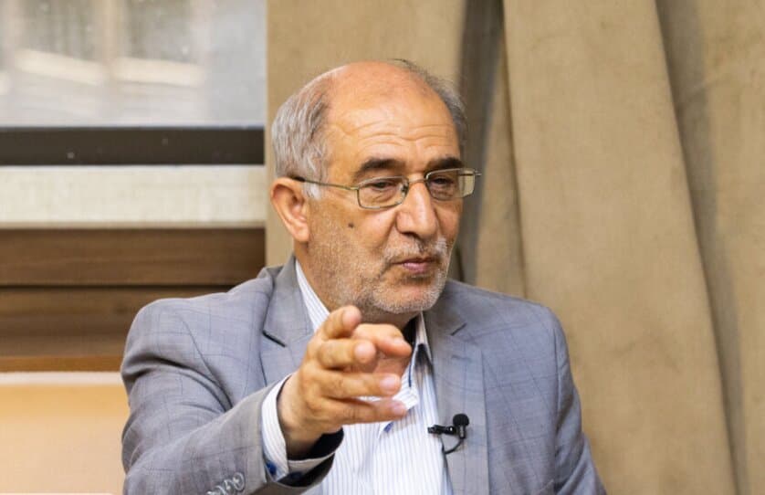 سردار علایی: ۲۷ ناو هواپیمابر ثابت در خلیج فارس حضور دارند/  آمریکا و کشورهای عربی قبل از پیروزی انقلاب برای کم کردن قدرت ایران، برنامه ریزی کردند