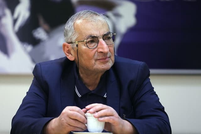 زیباکلام: واقعیت‌های اقتصادی کشور بیانگر شرایطی بسیار دشوار و ناپایدار است/ این شرایط نمی‌تواند ادامه داشته باشد