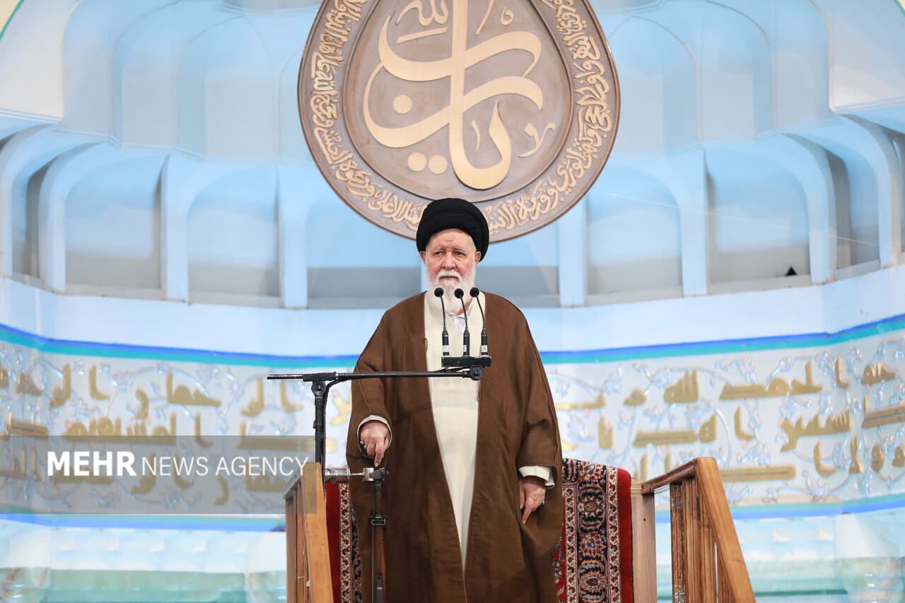 امام جمعه مشهد: تنگه هرمز و فناوری هسته‌ای به هیچ عنوان قابل مذاکره نیست/ آمریکا به هیچ قیمتی تحریم‌ها را بر نمی‌دارد