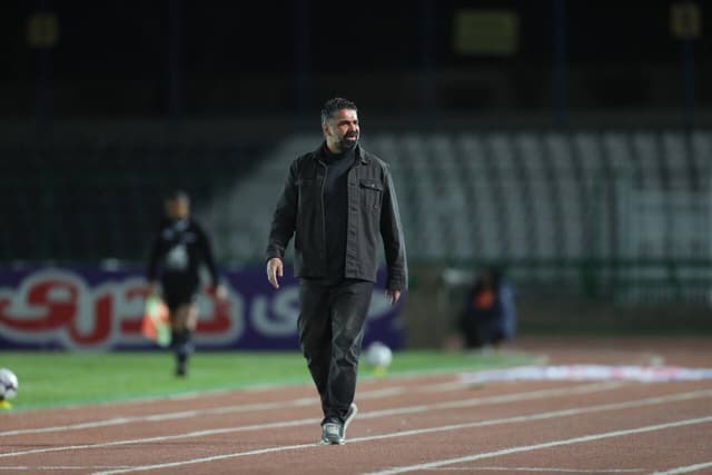سردار آزمون برای ایران ۵۰ گل زده و پرچم ایران را بارها بالا برده، تو چه کاری برای ایران کردی؟