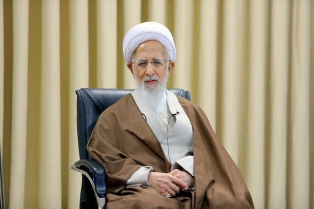 آیت الله جوادی آملی: برای پزشکیان دعا می‌کنیم