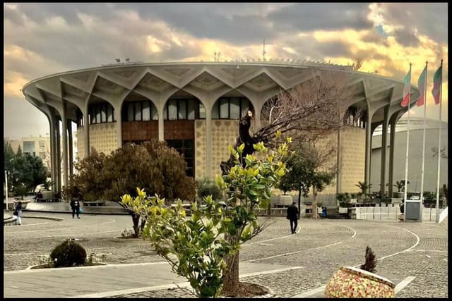 بیشترین مخاطب و بیشترین فروش متعلق به کدام تئاترها بود؟