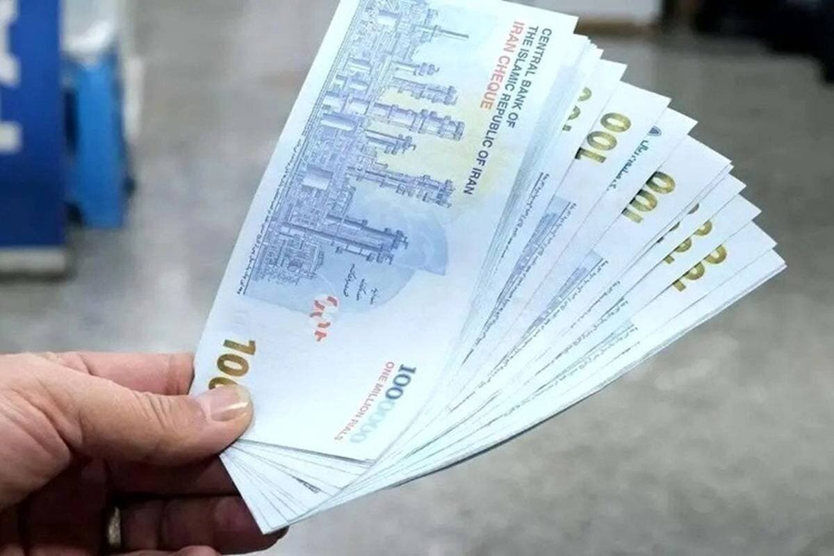 ماجرای خروج پول نقد از ایران به افغانستان/ استفاده از اسکناس ایرانی برای تولید کاغذ دلار صحت دارد؟/توضیح نماینده مجلس