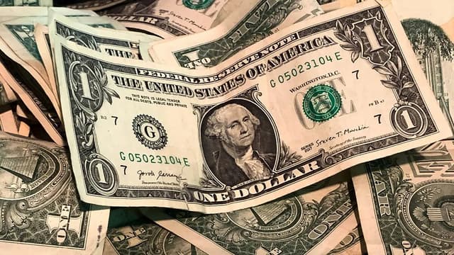 قیمت رسمی دلار و انواع ارزها امروز شنبه 12 اردیبهشت/ دلار وارد کانال ۱۴۱ هزار تومان شد