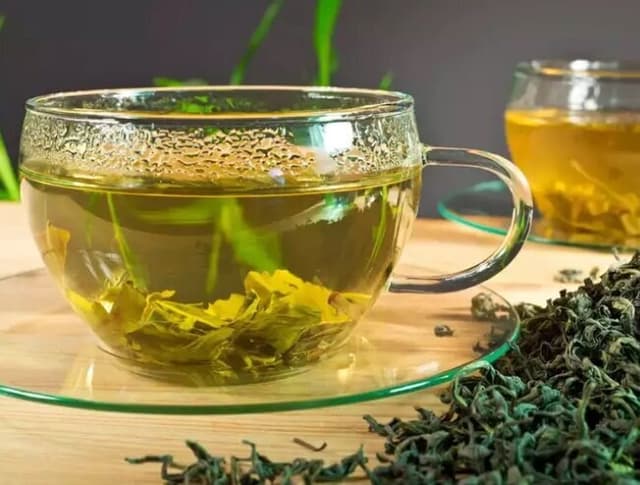 چه‌کسانی نباید چای سبز بخورند؟/ عوارض پنهان و بهترین ساعت مصرف این نوشیدنی محبوب
