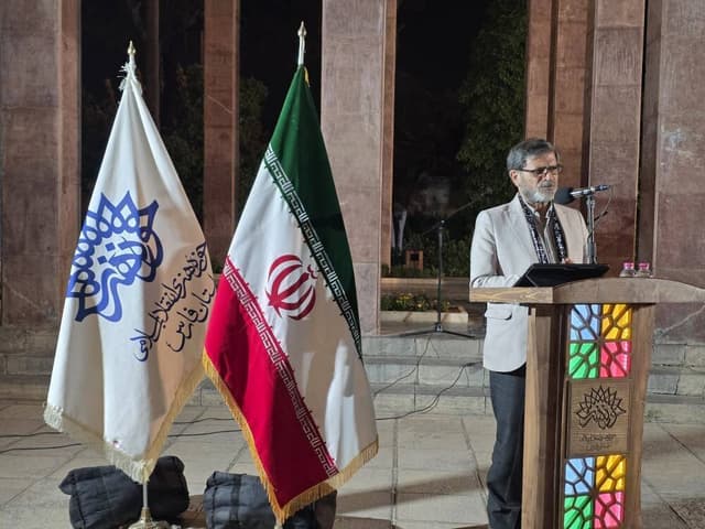 زبان فارسی ممکن است دچار استحاله شود؛ مثل ترکیه که از گذشته خود دور شد