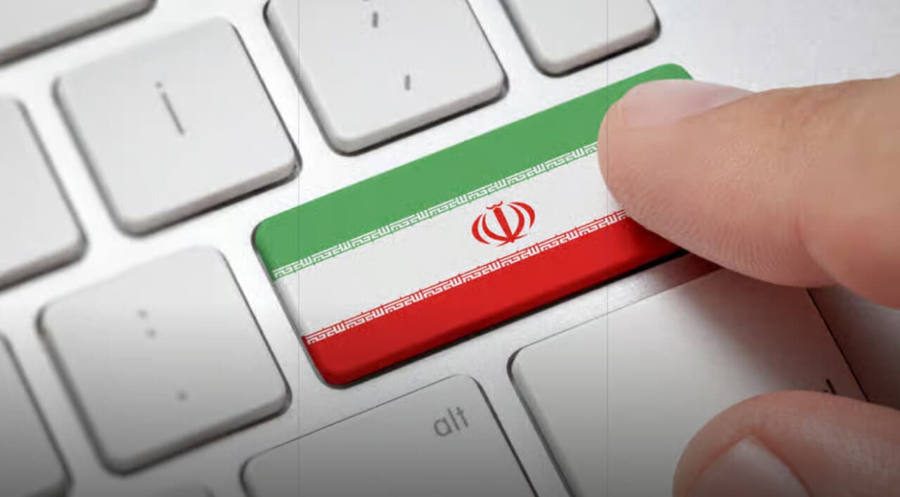 روزنامه اطلاعات: با این وضع اینترنت به مردم حق بدهیم که خبرها را را از رسانه های خارجی بگیرند