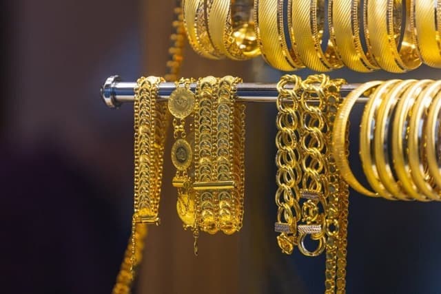 زلزله در بازار طلا و سکه؛ قیمت‌ها ریخت/ ریزش قیمت‌ها تا کجا ادامه دارد؟