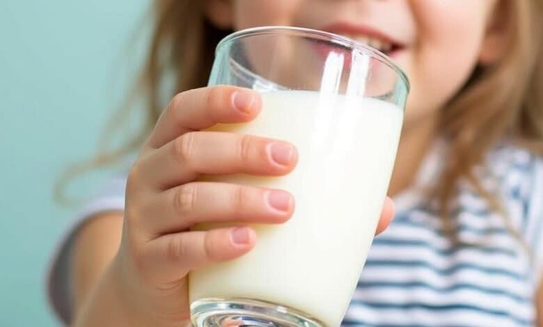 کدام شیر برای کودکان بهتر است؛ شیر کم چرب یا پرچرب؟
