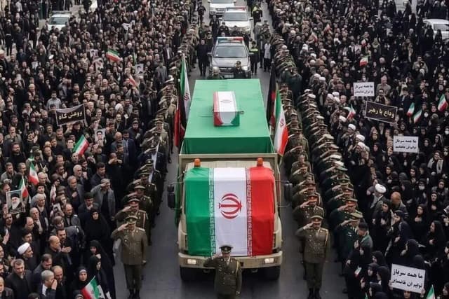 هر آنچه باید قبل از حضور در مراسم بدرقه و تشییع رهبر شهید همراهتان باشد/ قبل از خروج از خانه این چک‌لیست را مرور کنید/ ۱۰ وسیله‌ ضروری