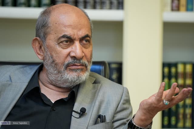 رفیقدوست: امام من را صدا کرد و گفت بمب اتم نباید بسازید/ تنگه هرمز آبراه بین‌المللی نیست/ جنگنده هم ساخته‌ایم و در حال تکثیرش هستیم