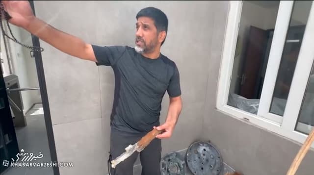 ویدیو| دبیر: خرج بازسازی کمپ و فدراسیون پس از حملات بالای ۴۰۰ میلیارد است/ شانس آوردیم اینجا را تخلیه کردم وگرنه ده‌ها شهید می‌دادیم/ آن‌ها بی‌شرف هستند!