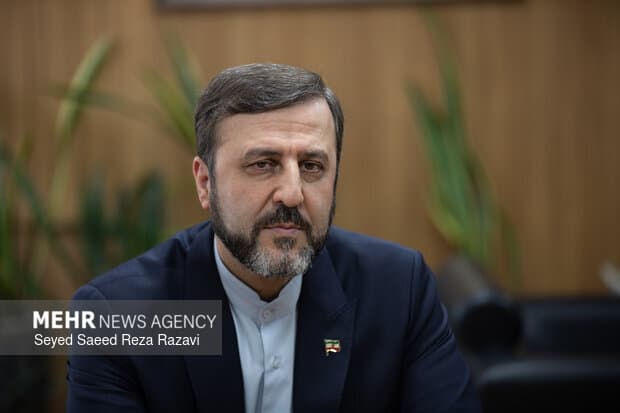 غریب آبادی: تنگه هرمز زیر فرمان ایران تعریف می‌شود نه سنتکام