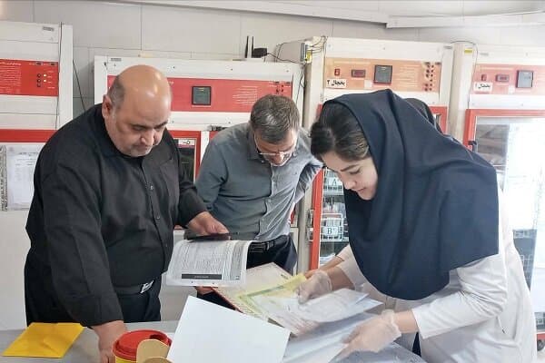 بازدید مدیر کمیته بحران سازمان انتقال خون از بانک خون تهران