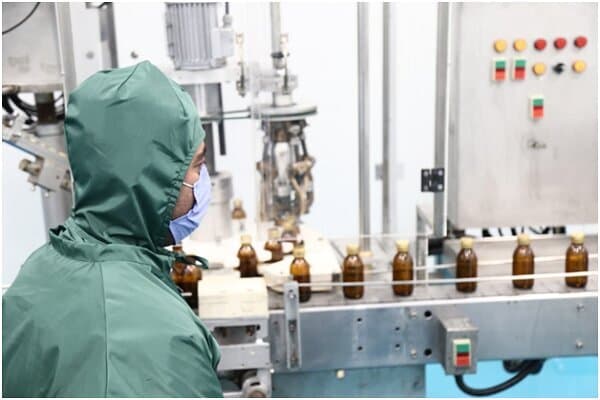 حذف ناگهانی ارز ترجیحی صنعت مواد اولیه دارویی/ مدیریت بازار دارویی کشور  با ۲ میلیارد دلار