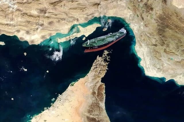 غریب‌آبادی: حق حاکمیت بر تنگه هرمز تنها با ایران و عمان است