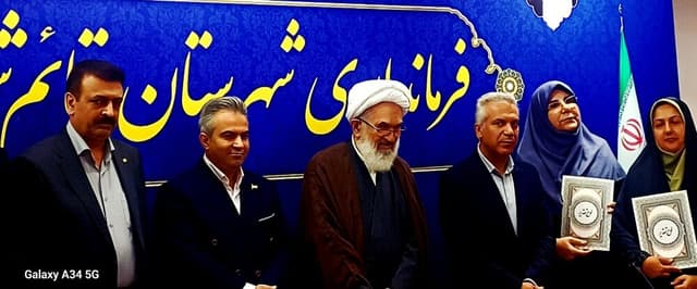 تجلیل ۲۰ معلم نمونه شهرستانی و استانی در فرمانداری قایمشهر/ معلمان، علاوه بر دغدغه کلاس دغدغه‌ی میدان نیز دارند