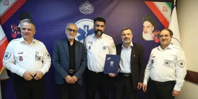 درخشش روابط عمومی اورژانس کرمانشاه در سطح ملی؛ تقدیر از علیرضا کهریزی در همایش برترین‌های کشور