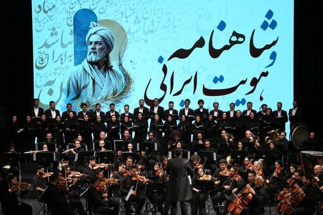 Leader emphasizes potential of Persian language, literature for promoting Islamic-Iranian civilizati