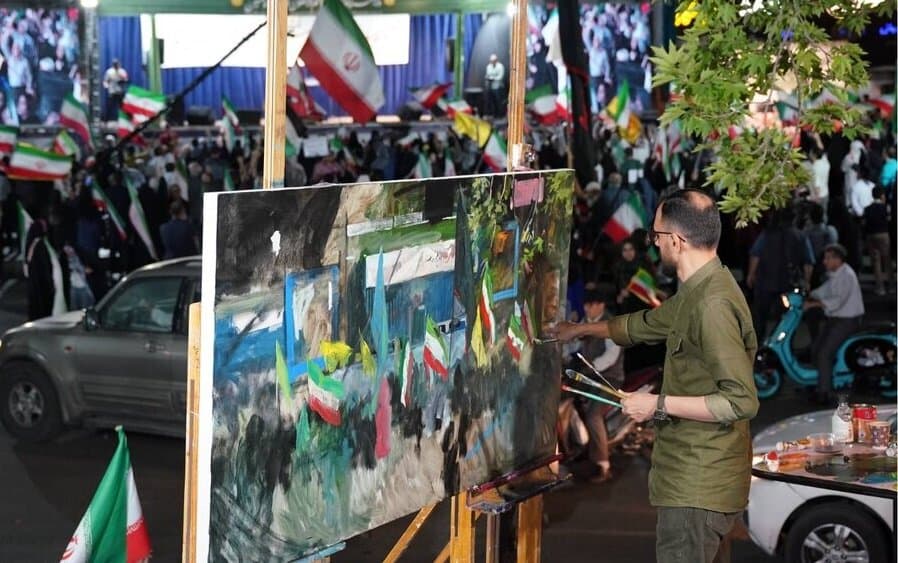 Painter Hassan Ruholamin creates new work live in Tajrish Square