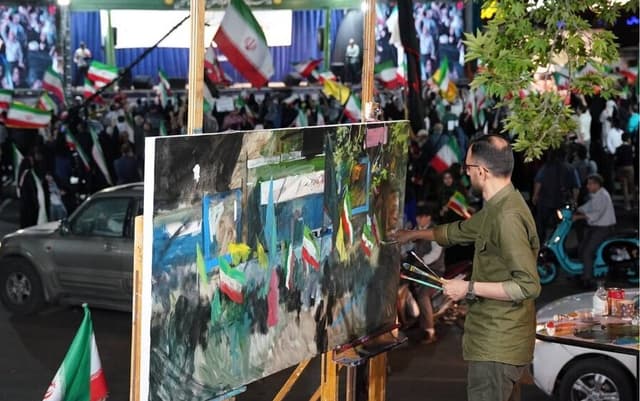 Painter Hassan Ruholamin creates new work live in Tajrish Square