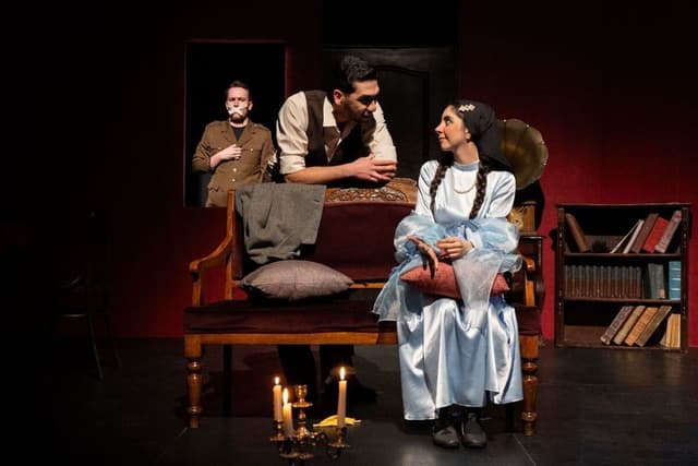 Iranian director restages “The Glass Menagerie” in Tehran