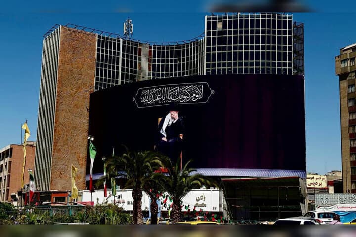 New Valiasr Square mural honors Muharram, Martyred Leader