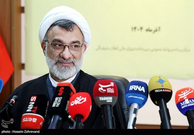 خسروپناه: تفرقه‌افکن‌ها یا نفوذی هستند یا نادان