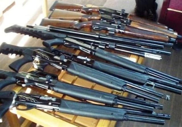 28 قبضه سلاح جنگی  در مرزهای جنوب شرق کشف شد