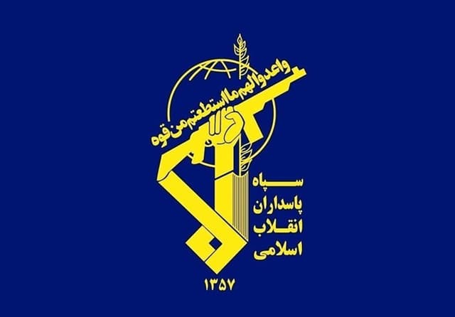تصاویر لحظه هشدار نیروی دریایی سپاه به ناوشکن آمریکایی