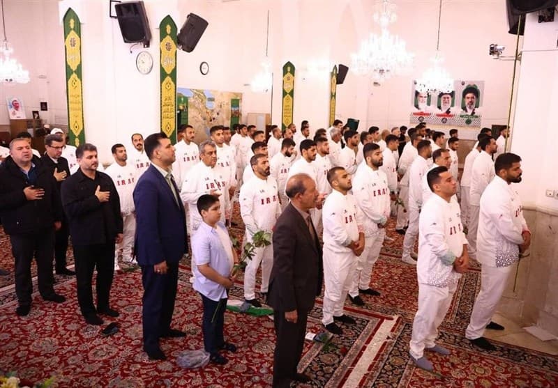 تقدیم مدال ساحلی بازان به حضرت ثامن‌الحجج (ع)