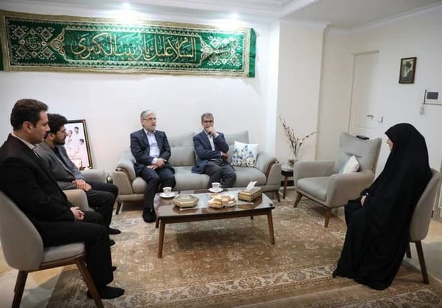 دیدار وزیرعلوم با خانواده استاد شهید دانشگاه علم و صنعت