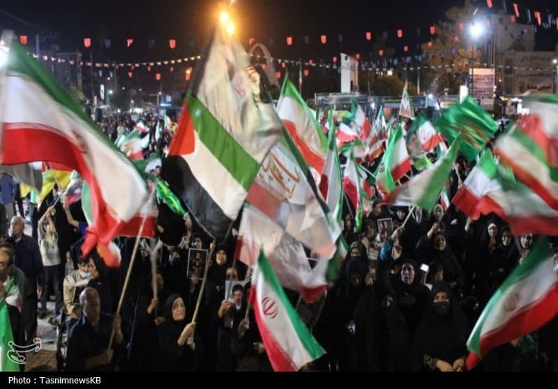 ایران در 3 جبهه می‌جنگد/ اتّحاد و انسجام ملّت، بی‌سابقه است
