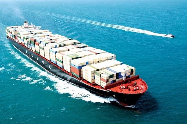 توقیف کشتیهای آمریکایی با حکم دادگاه صالحه است
