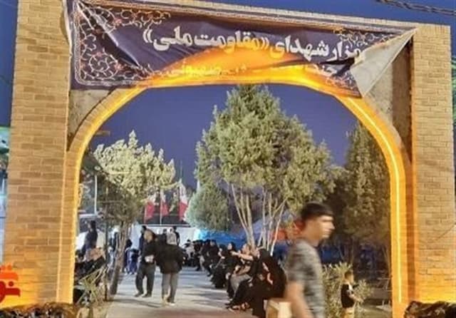 یک عصر اردیبهشتی با خانواده شهدا در قطعه 42