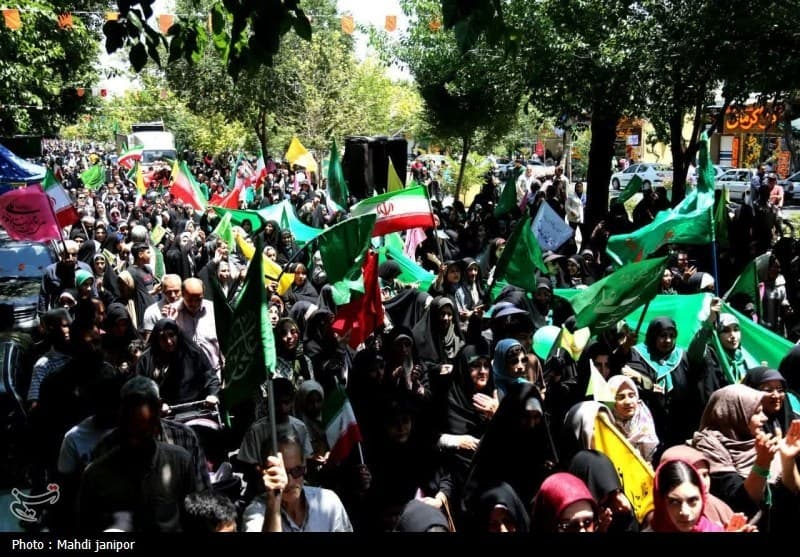 یک جانباز: برای حمایت از رزمندگان و آرمان‌هایمان به میدان آمده‌ایم