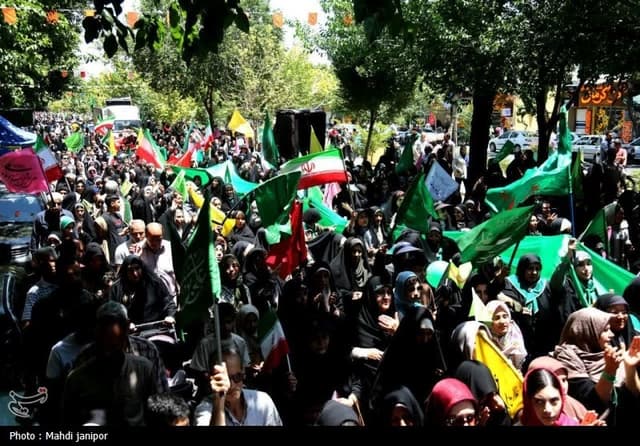 یک جانباز: برای حمایت از رزمندگان و آرمان‌هایمان به میدان آمده‌ایم