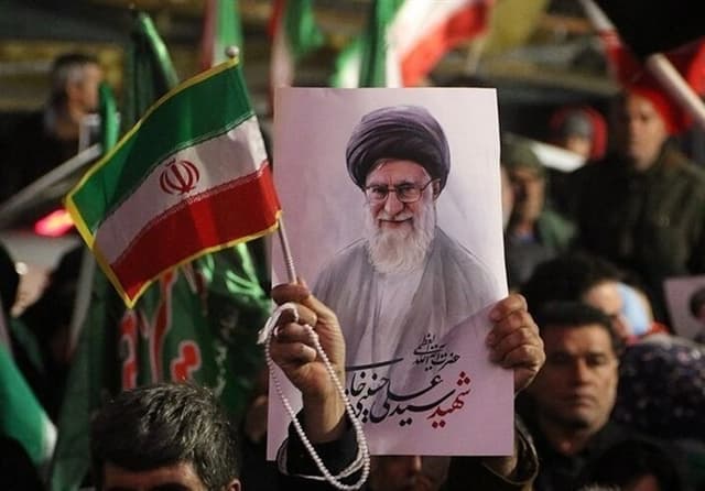 چون تو کسی شبیه حسین(ع) شهید نیست