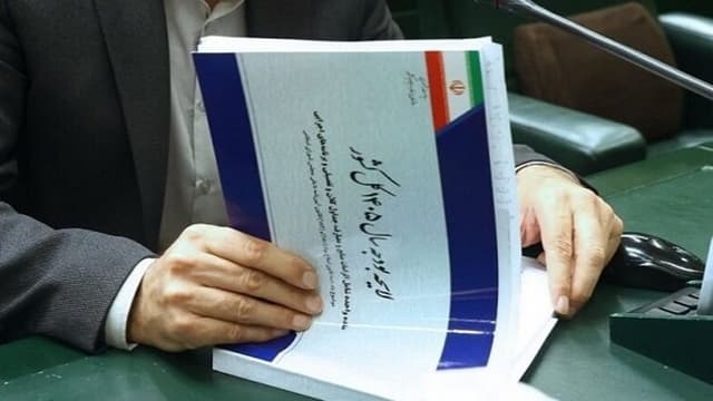 احتمال افزایش حقوق کارمندان و بازنشستگان در بودجه 1405