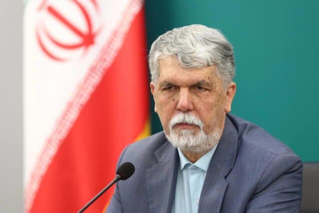وزیر فرهنگ: «خارک» خار چشم دشمنان ایران باقی خواهد ماند