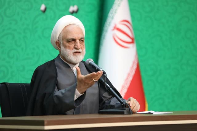 اژه‌ای: همراهی با دشمن، خیانت به وطن است