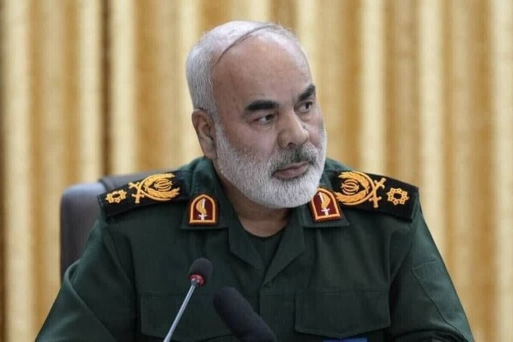 فرمانده نیروی زمینی سپاه از مجاهدت معلمان قدردانی کرد