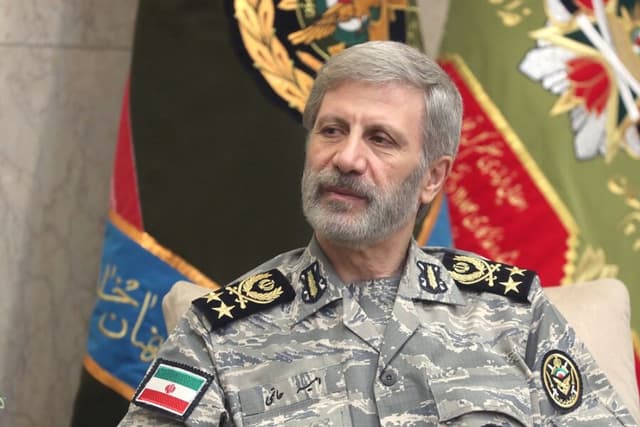 فرمانده کل ارتش: هر اشتباه دشمن با پاسخی سخت و پشیمان‌کننده روبه‌رو می‌شود