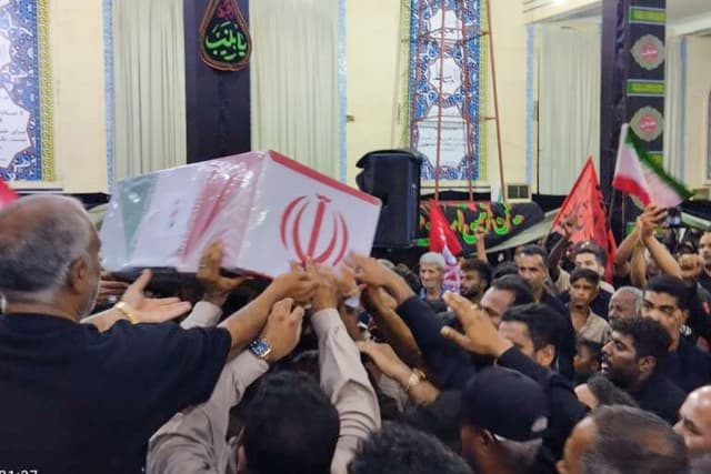 وداع باشکوه مردم قشم با شهدای چاه‌تنگو