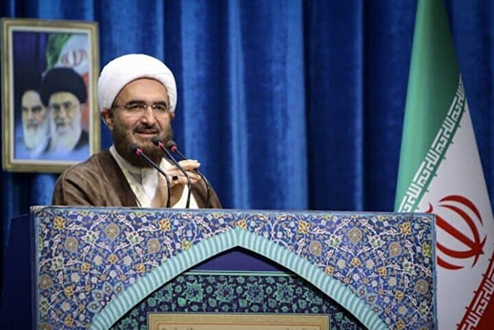 حجت‌الاسلام حاج علی اکبری: کسانی که به سفره ملت آسیب می‌زنند به عنوان مجرم جنگی برخورد شود