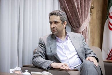 طباطبایی: خیلی کوچک‌تر‌ها خود را در دعوای میان بزرگان رها نکنند