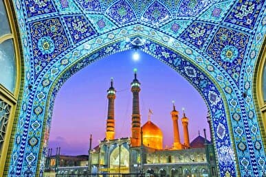 حال و هوا حرم مطهر بانوی کرامت در شب ولادت امام هادی علیه السلام + فیلم